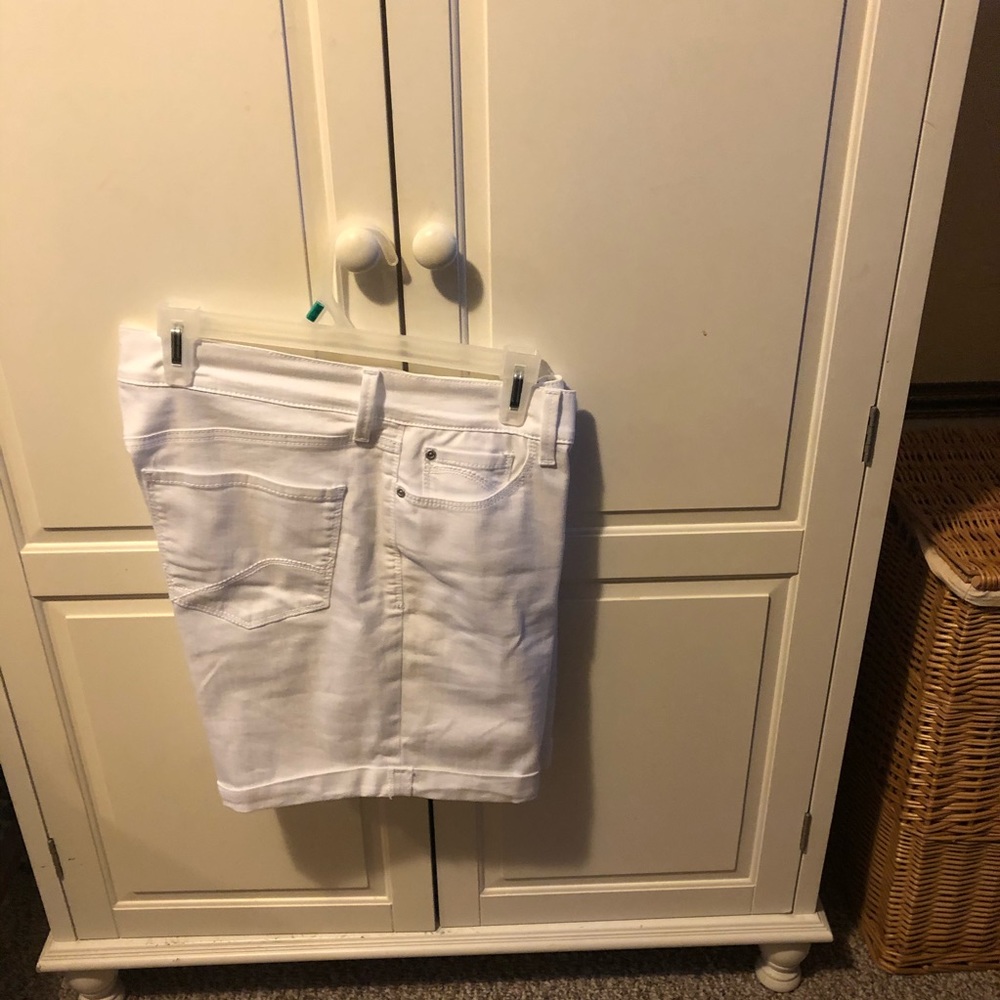 Fabulous NYDJ White shorts
